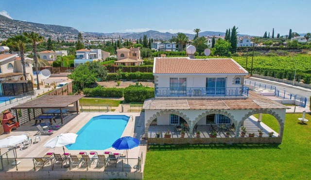 Villa Joanna Coral Bay by Villa Plus