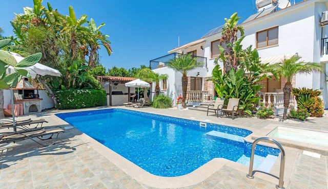 Villa Kyriakos - a villa that sleeps 6 guests in 3 bedrooms in Polis