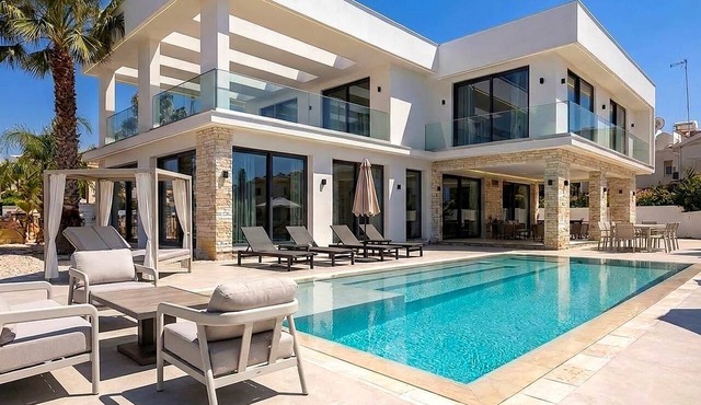 Villa Malibu - Luxury Cap St George Spacious Villa With Private Pool! in Peyia