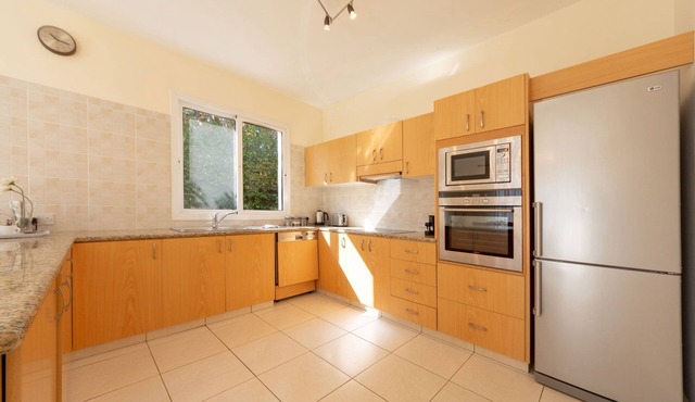 Villa Maya - a villa that sleeps 6 guests in 3 bedrooms in Latchi