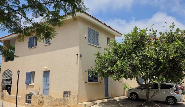 Villa Nadezda – 3-Bedroom Villa with Pool near Paphos Harbour