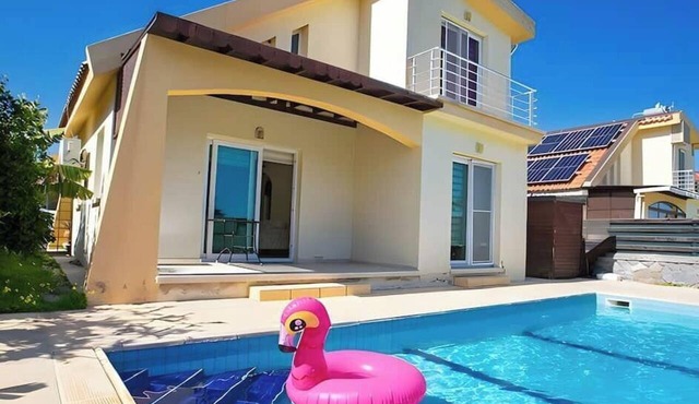 Villa Peri Luxury Pool Villa in Karşıyaka in Vasileia
