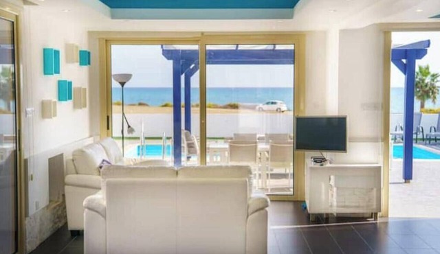 Villa Waves