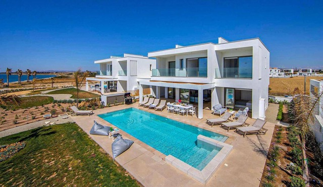 Welcome to this exclusive modern villa in a fenced complex, just minutes from the coast. Bright and in Larnanca