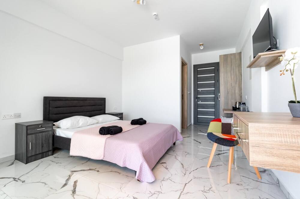 Peyia Town Apartment | Antesia Coral Bay Resort by Ezoria | Double room No6