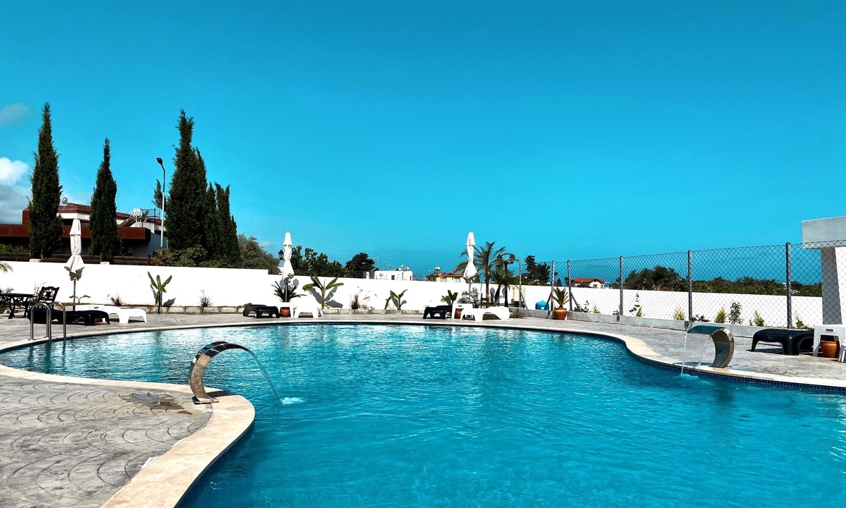 Edremit Apartment | Flat w Shared Pool 2 min to Beach in Kyrenia