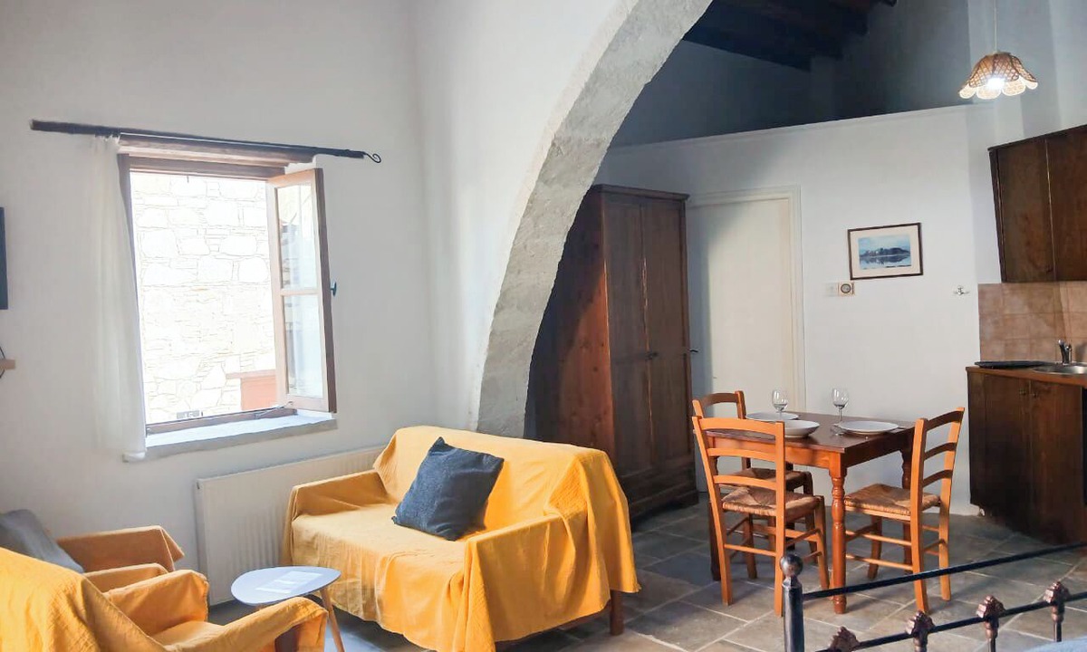 Skarinou Apartment | Traditional Cozy Retreat