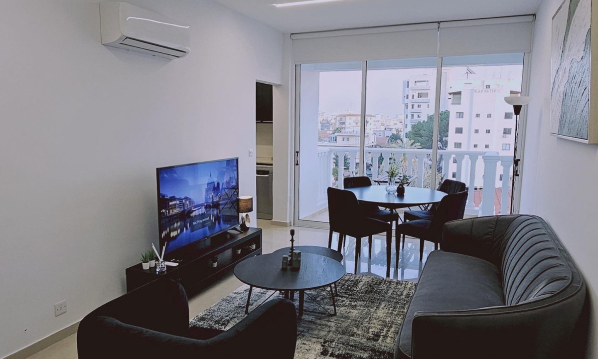City Centre Apartment | 104 NIC - 303 Stay Cosmo City Suite