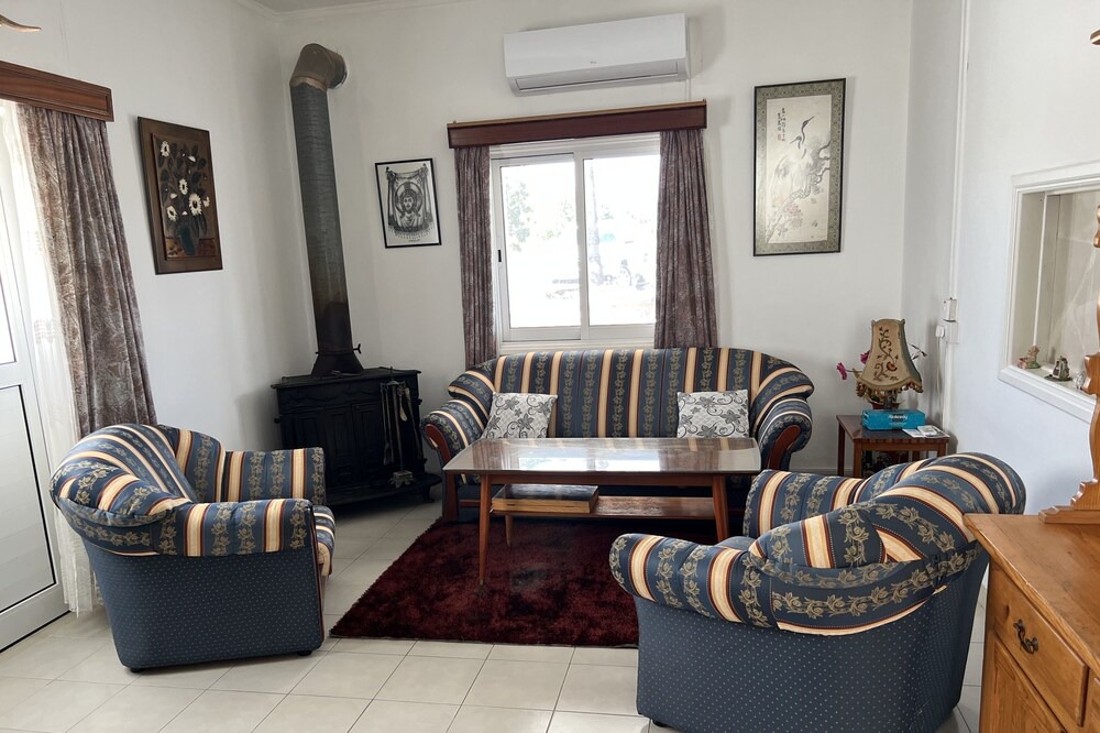 Agios Tychon House | Countryside Family Holiday Home
