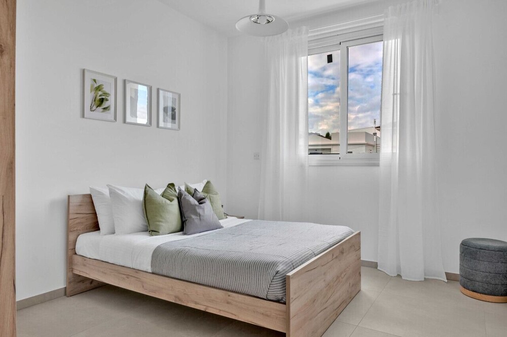 Strovolos Apartment | Phaedrus Living: Eolus Residences Hera
