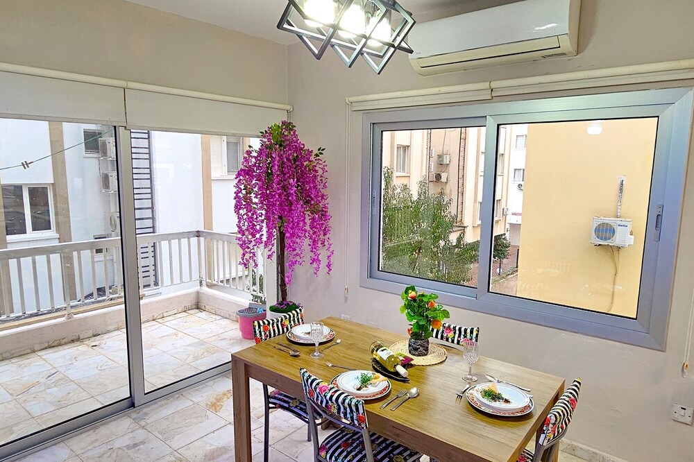 Zeytinlik Apartment | Sleek Flat w Balcony 3 min to Coast in Kyrenia