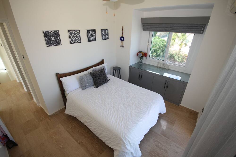 Karsiyaka Villa | Kick back and relax in this calm, stylish space. New for Summer 2024.