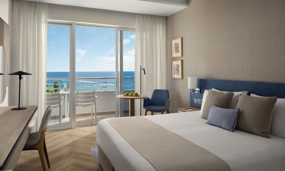 Agios Tychon Hotel | Mediterranean Beach Hotel