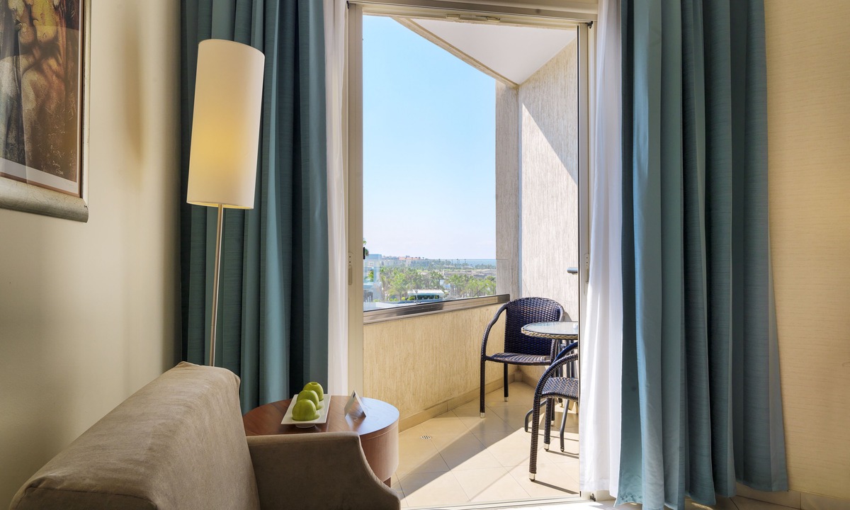 Paphos Hotel | Alexander The Great Beach Hotel