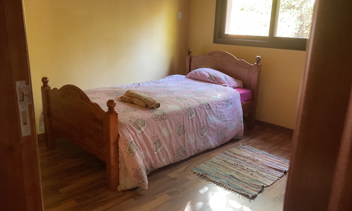 Arakapas House | Beautiful 3 Bedr House in Arakapas With Fireplace
