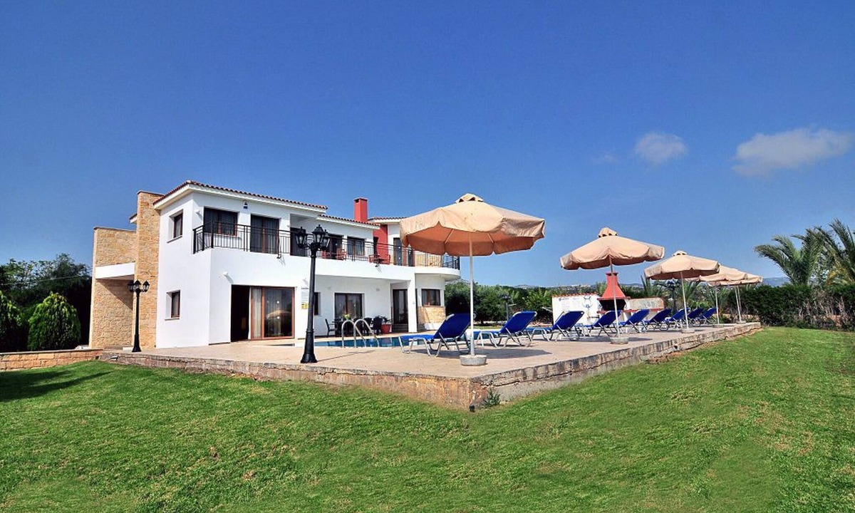 Sea Caves Villa | Impressive Large Villa Huge Heated Pool Garden