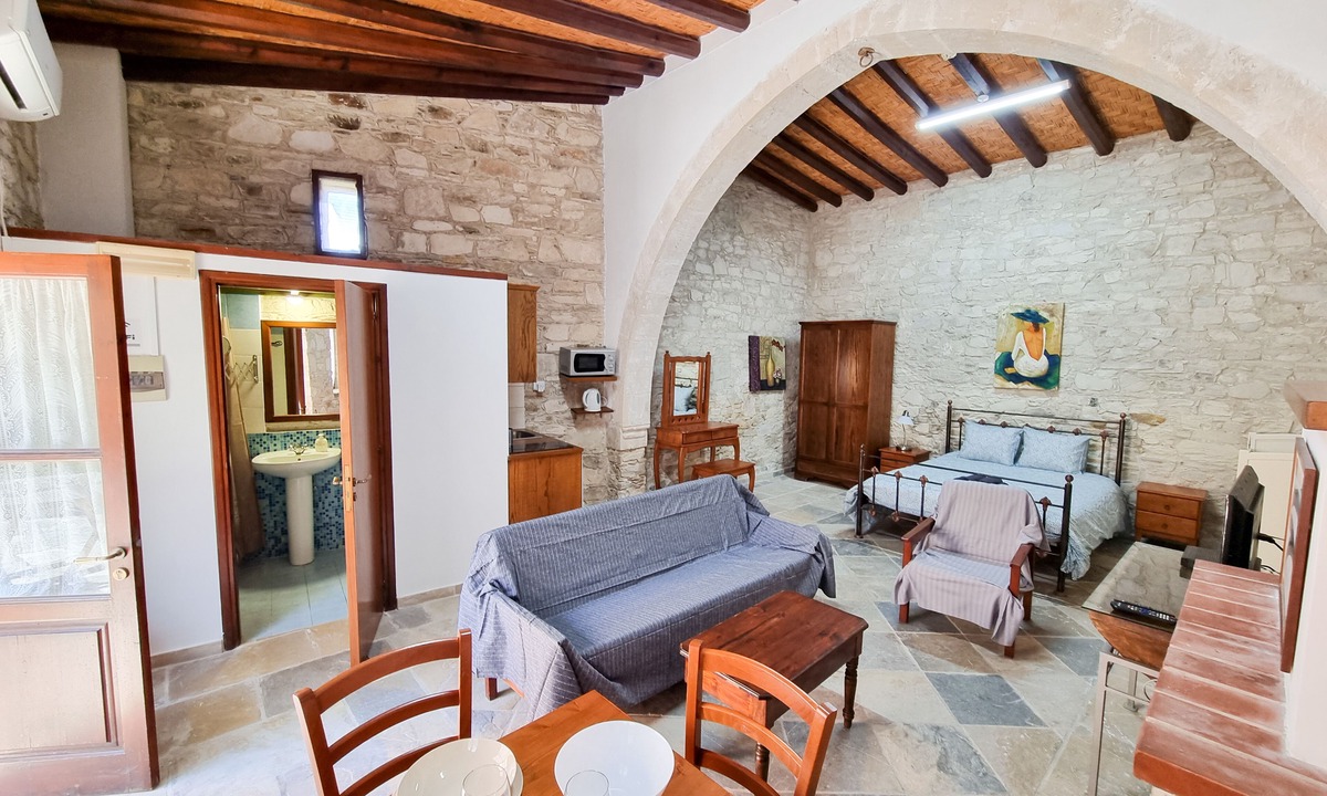 Skarinou Apartment | Aphrodite's Pool Retreat