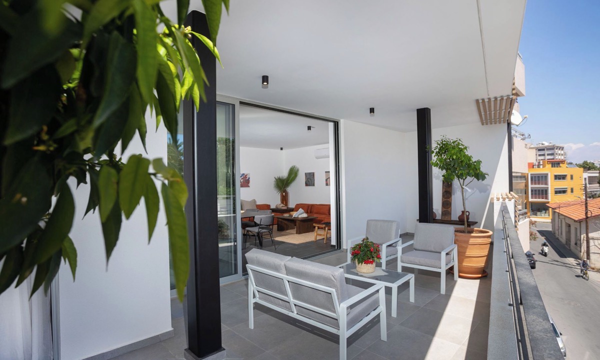 Historical Center Apartment | Bridge House 201-3BR Modern Apt close to the beach and city centre