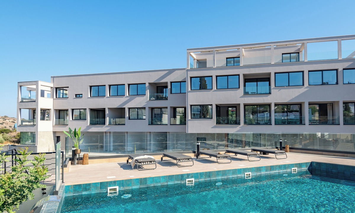 Agios Tychon Apartment | Sanders River Plaza - Light 2-Bdr Apt with Balcony