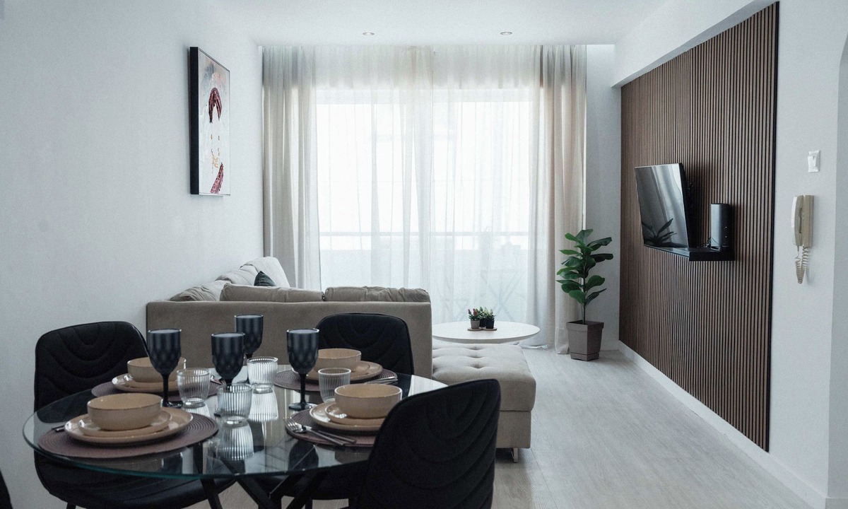 Skala House | Serene 2BR Mackenzie Apt 5 Min Walk to the Beach