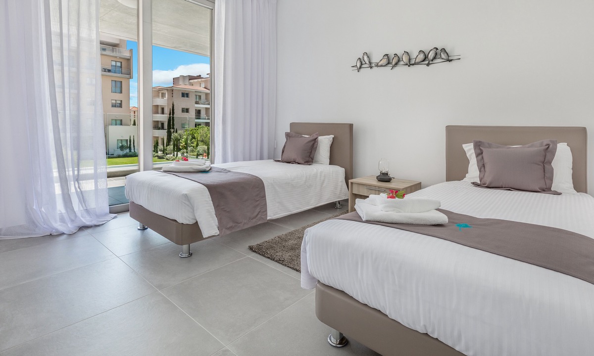 Universal Apartment | Elysia Park
