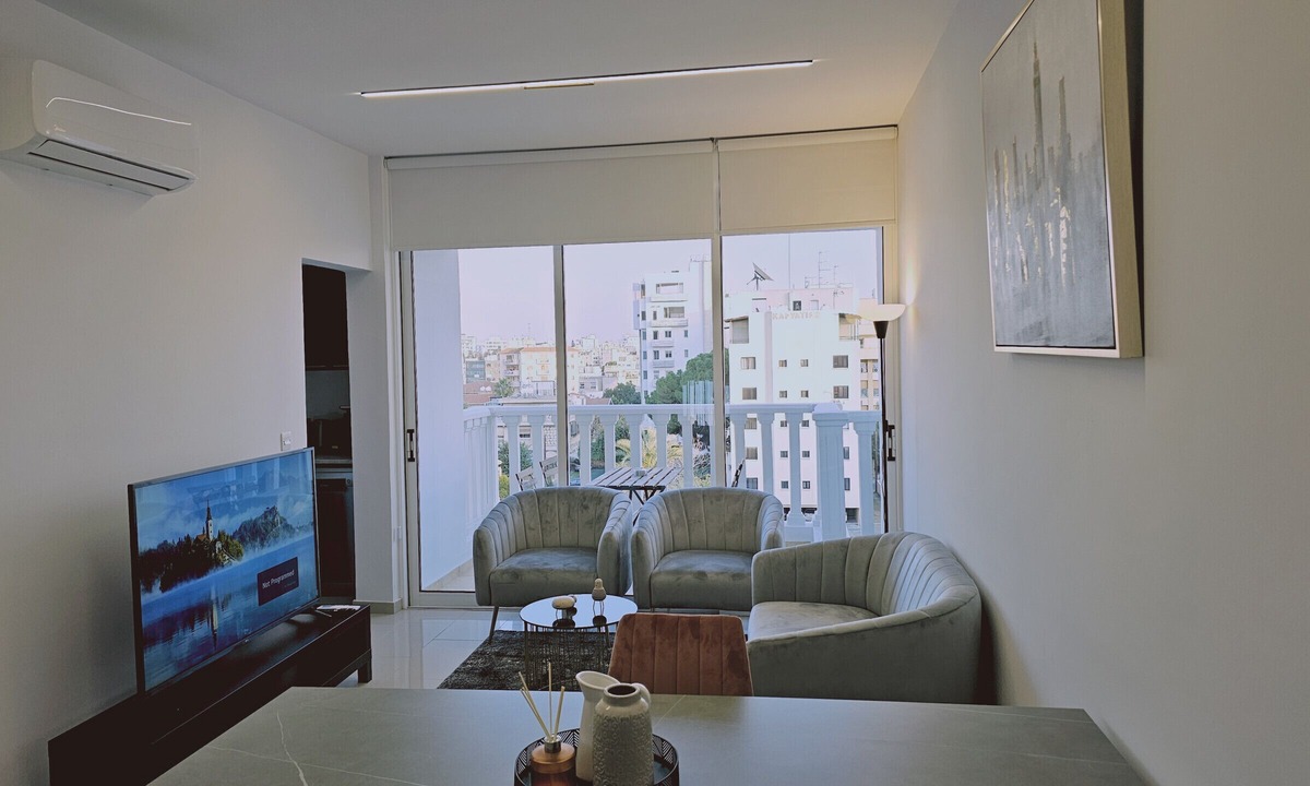 City Centre Apartment | STAY Cosmo City Suite 403
