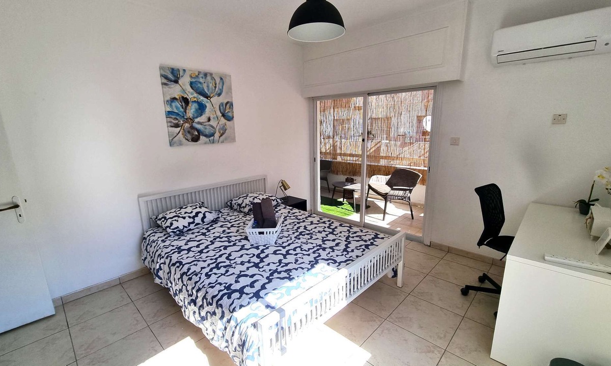 Larnaca City Centre Apartment | CENTER 2br | 250m walk from beach | parking :)