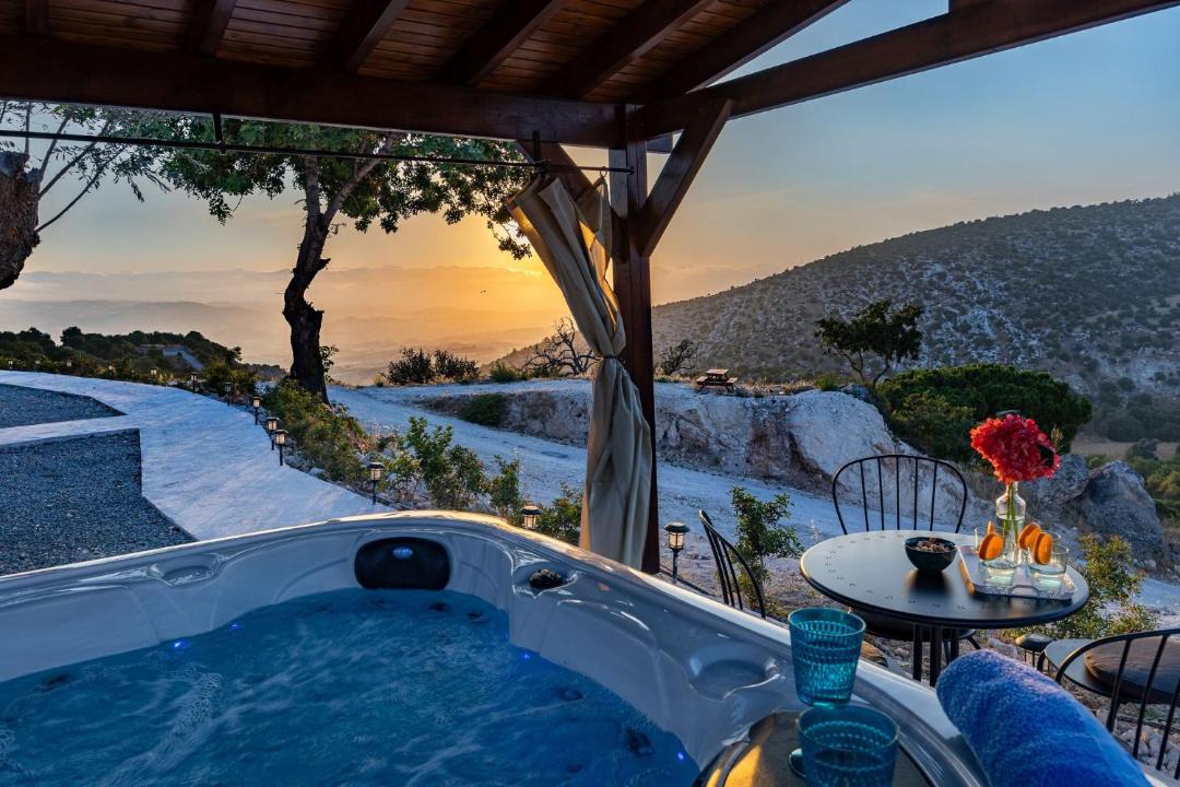 Peristerona House | Seaview Wooden Cabin with Jacuzzi