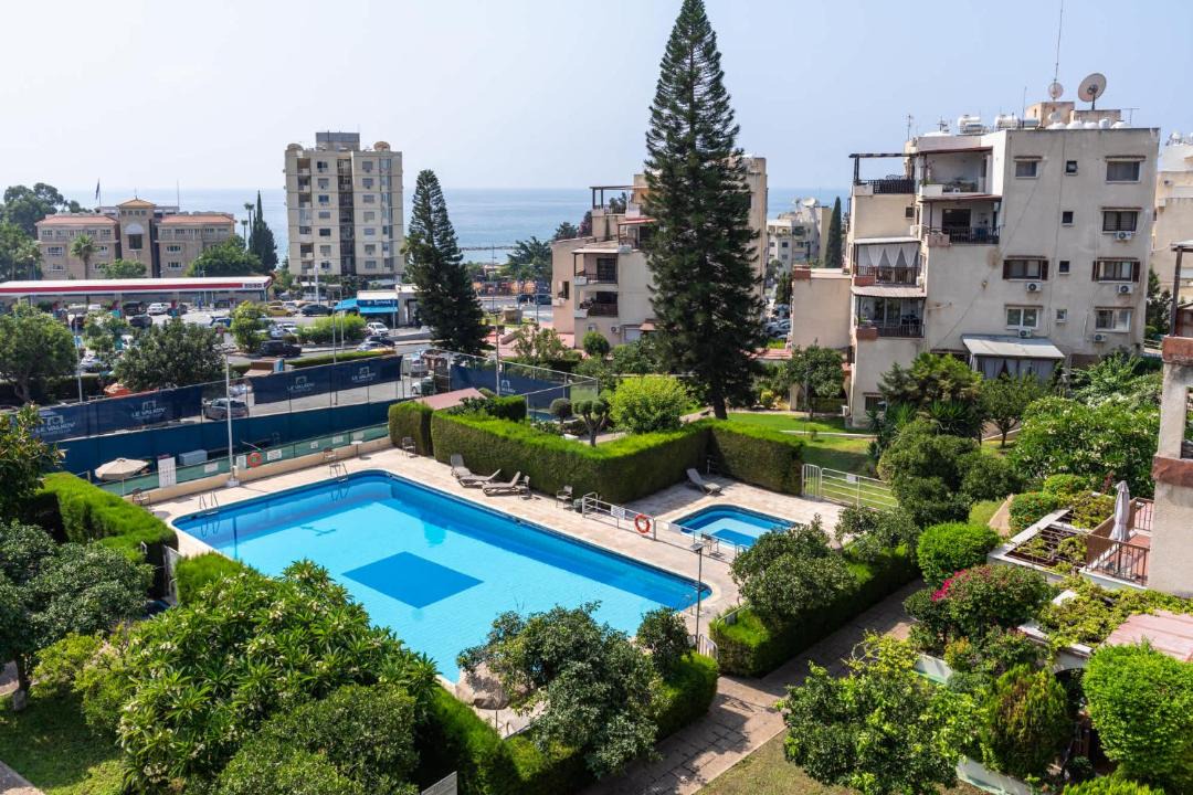 Agios Tychon Apartment | Cozy 1BR Sea View & Pool in Agios Tychonas