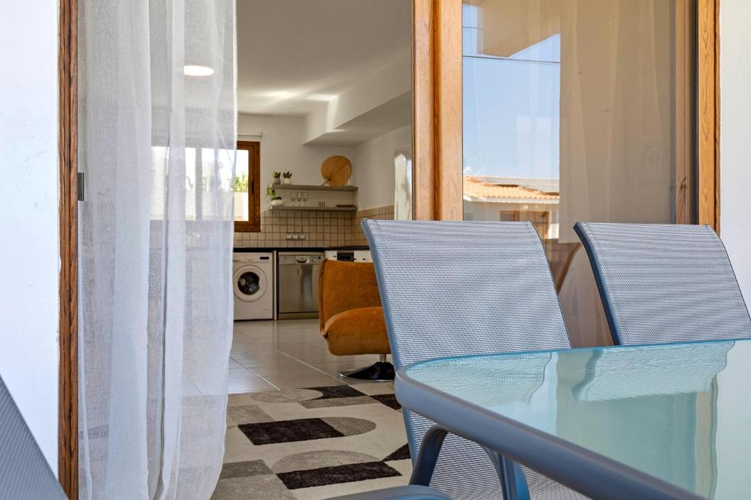 Universal Apartment | Erato Gardens Modern Apartment By VICHY Holidays