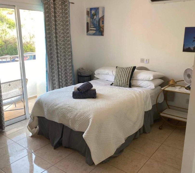 Peyia Town Apartment | ATLANTIS Penthouse Apartment with Jacuzzi plus Pool and Sea Views