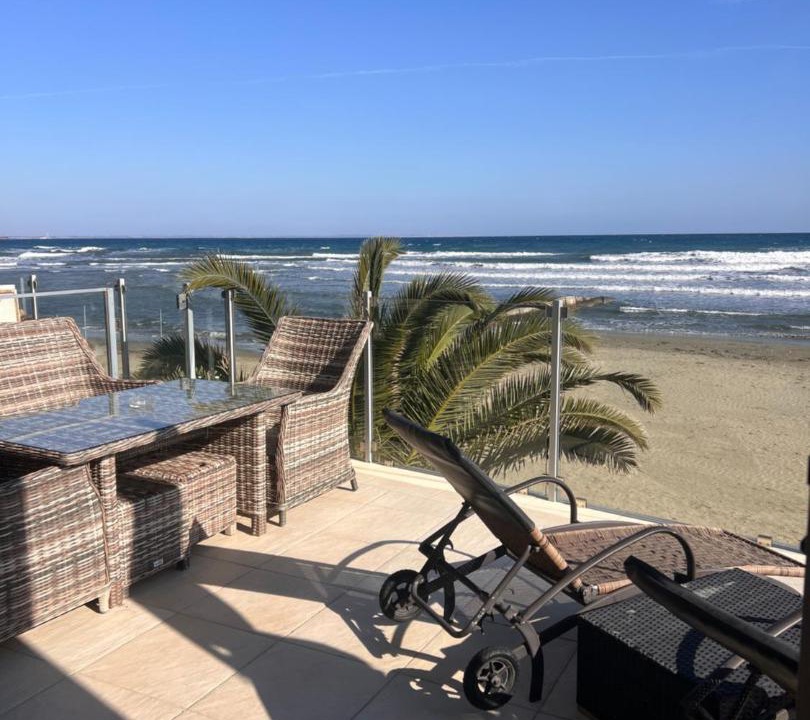 Larnaca Apartment | Sandy Kisses