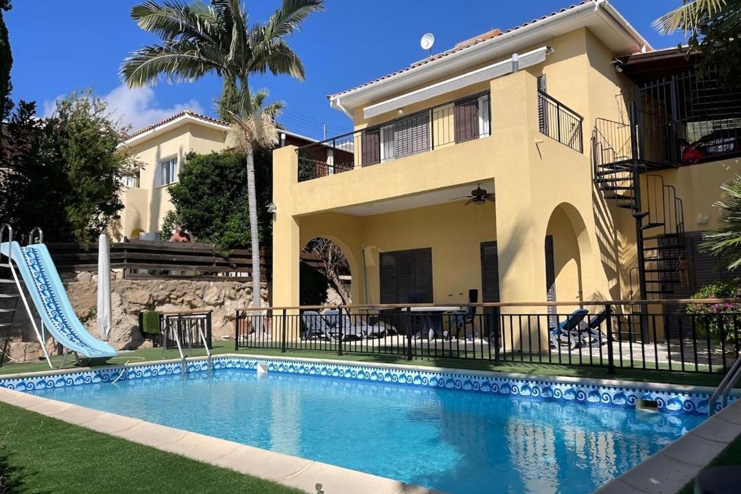 Tala Villa | Tala Heights Luxury 3Bedroom Villa- Private Pool, Garden & Sunset Views