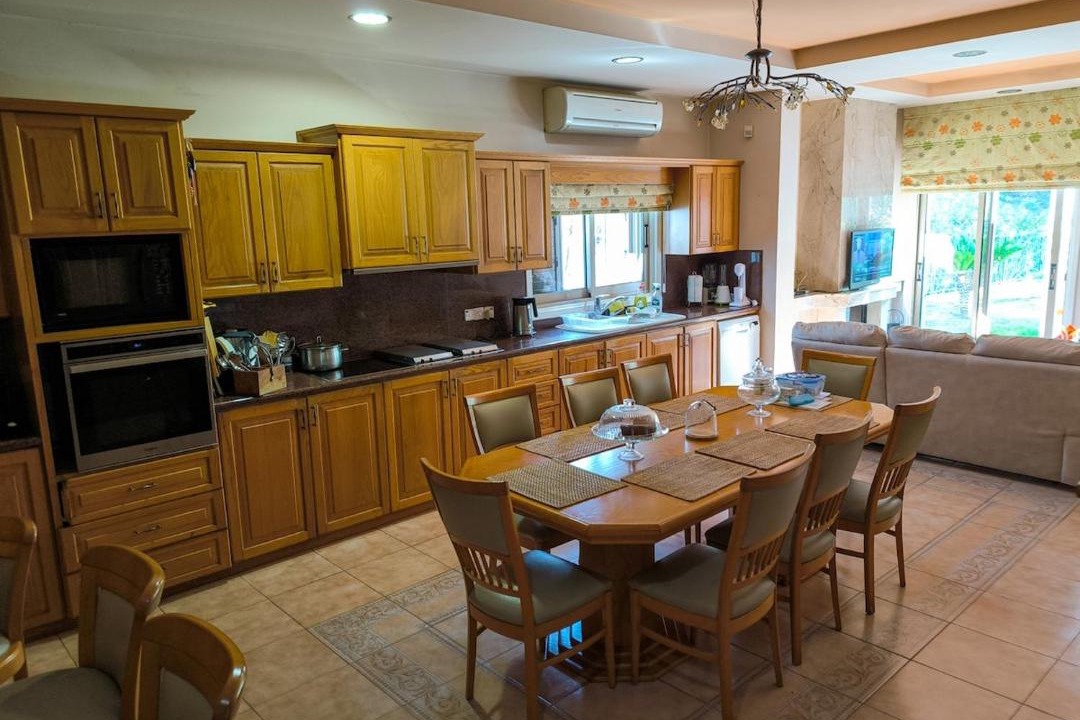 Aradippou Villa | Anton Grand Estate - 5BR Villa with Private Pool