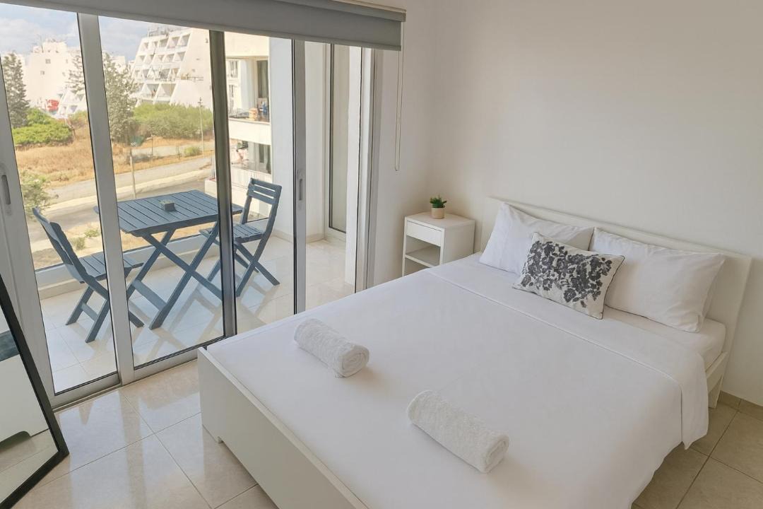 Agios Tychon Apartment | White Sea View Apartment