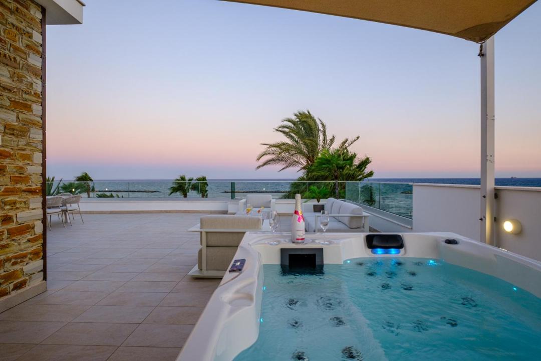 Oroklini Villa | On-the-Sand Beachfront Villa - Pool & Rooftop Jacuzzi
