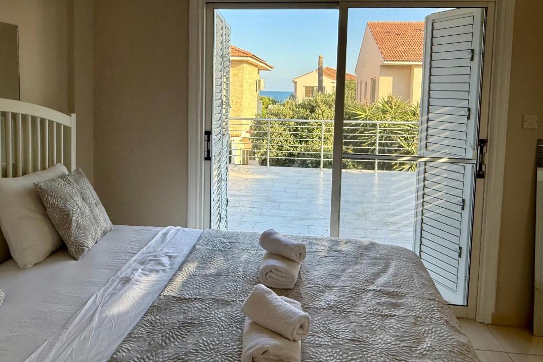 Pervolia Villa | Onyx Beach Villa - Cozy 2BR - Walk to Beach