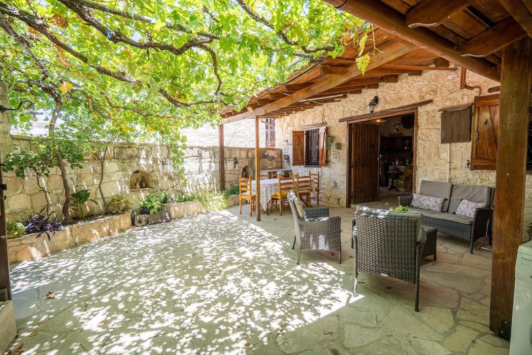 Lofou House | Maison Des Vignes Lofou
