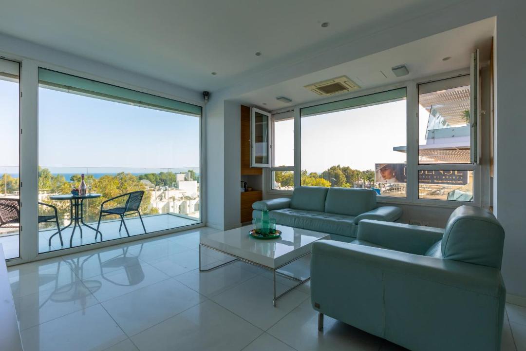 Potamos tis Germasogeias Apartment | Modern seafront apartment