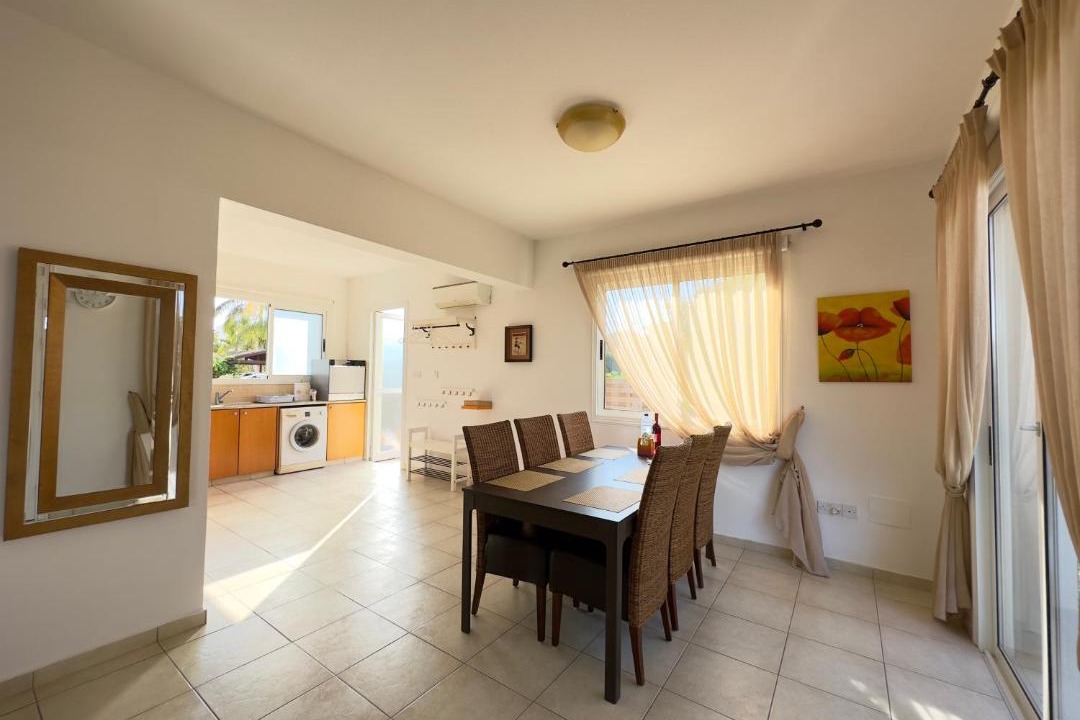 Chlorakas Villa | 3 bedroom villa with pool 5 minutes to the center of Paphos