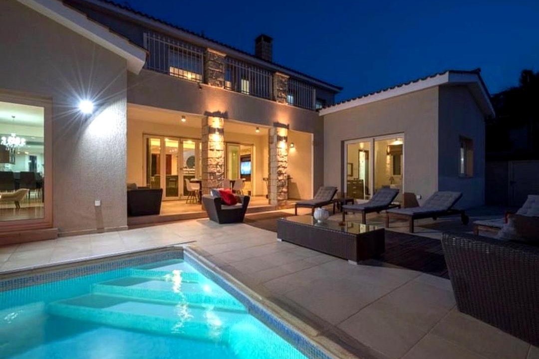 Universal Villa | Villa Kristia