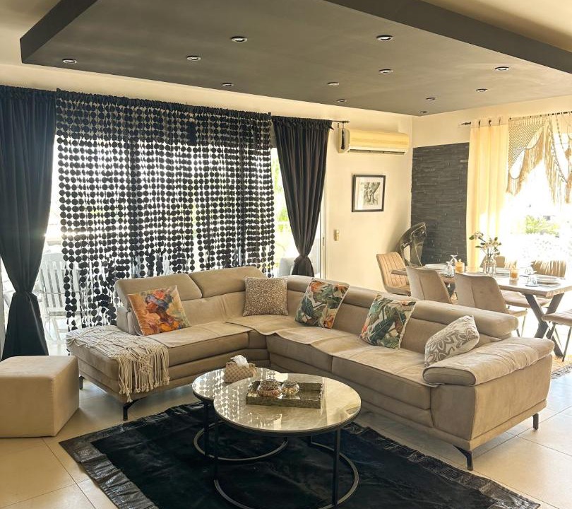 Pyla Apartment | Modern Penthouse Overlooking Pool