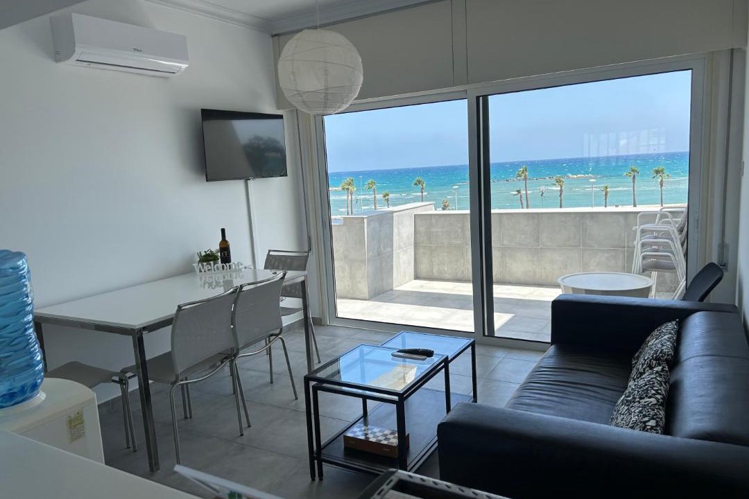 Oroklini Apartment | Julie's beach house