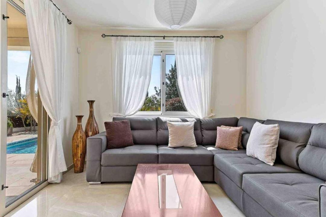 Pegeia Villa | Coral Bay Villa - Sleeps 6 - Pool - Parking