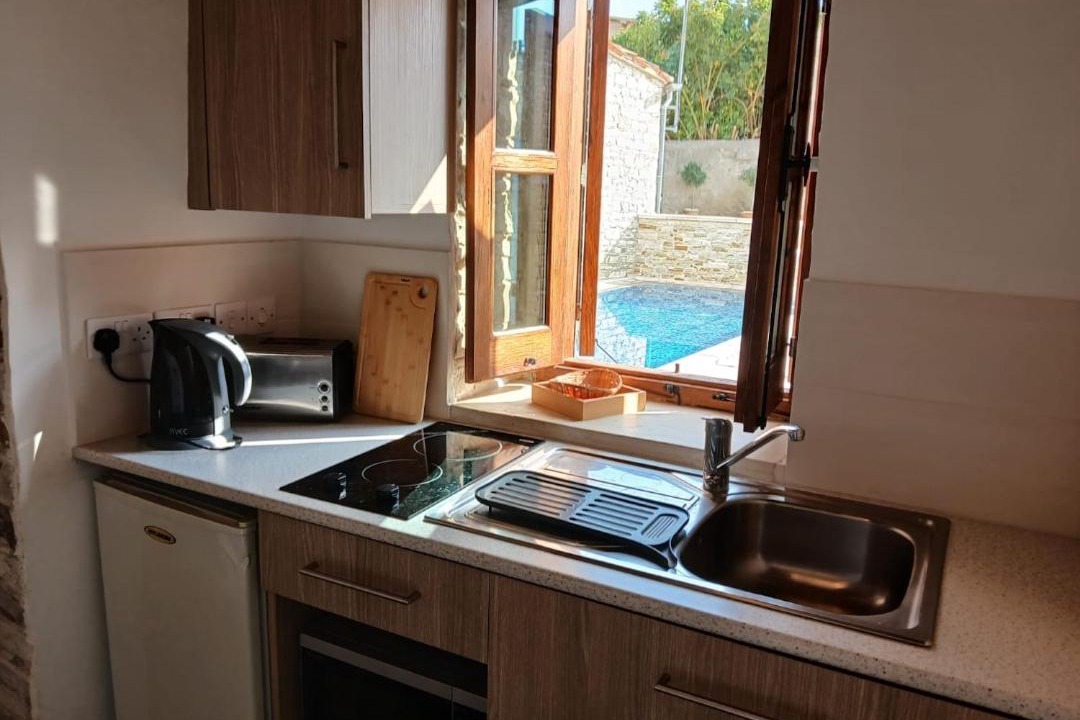 Skarinou Apartment | Mountain View Oasis