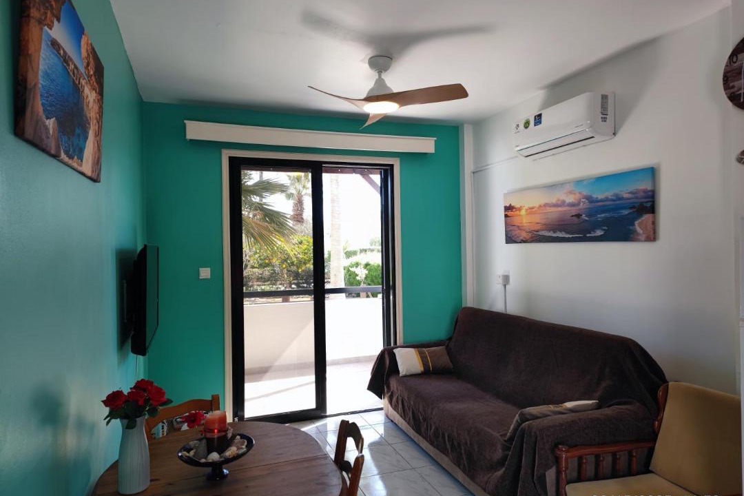 Pervolia House | Palm garden paradise