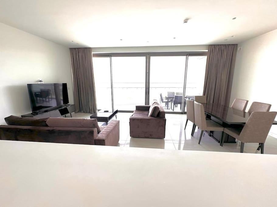 Germasogeia Apartment | Del Mar Beachfront 3 Bedroom 'A' Residence