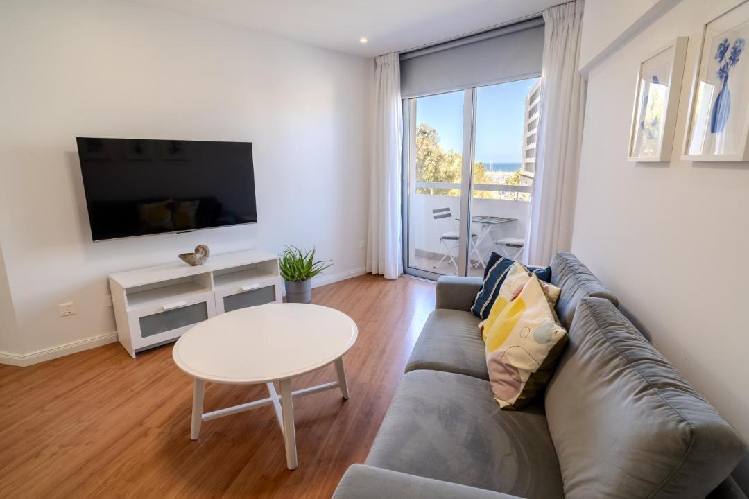 Larnaca City Centre Apartment | Finikoudes 3 Bedroom Seaview Flat
