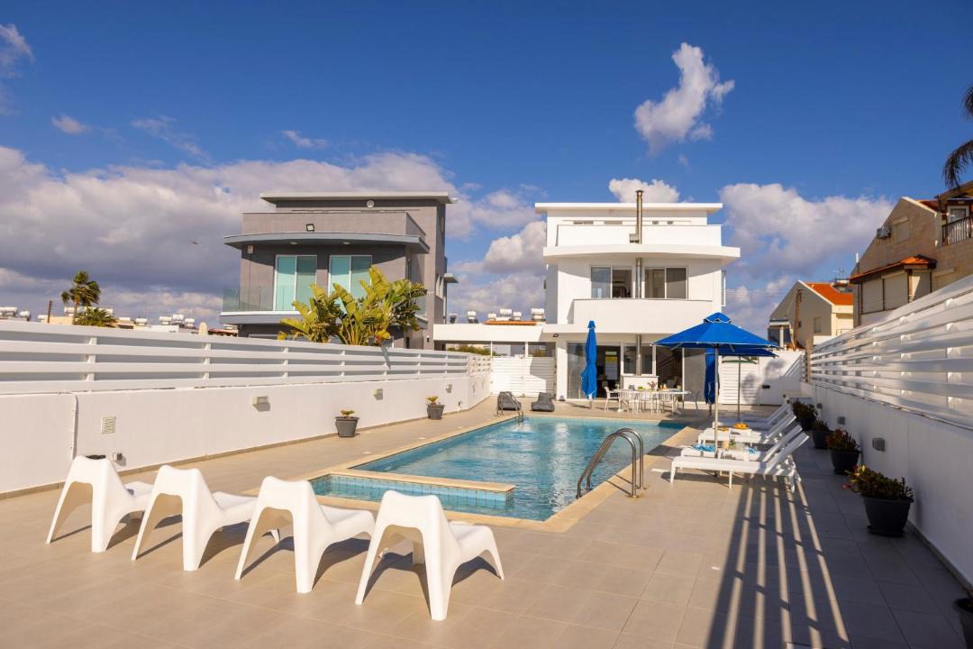 Pervolia Villa | Faros Seaside Villa Larnaca