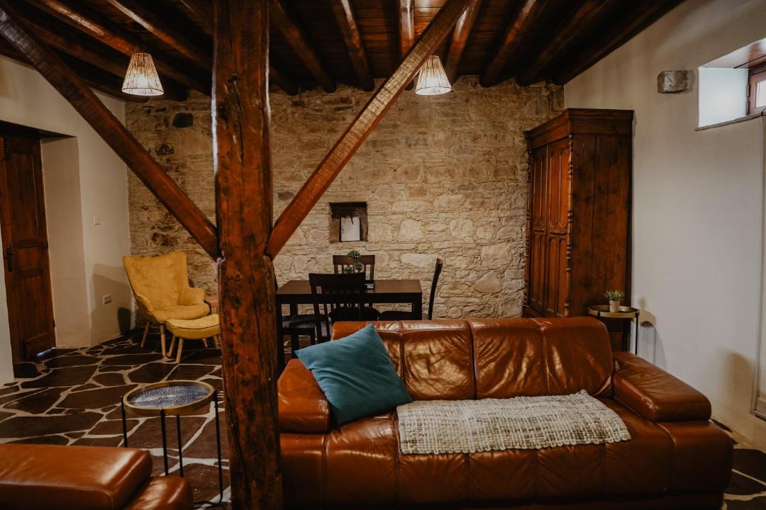Monagri Villa | The Stonehouse Suites with Private Bath Spas